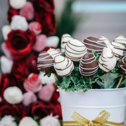 Shay's Dipped Desserts - As much as you love desserts, we love them more. Our dipped desserts are the perfect gift. Handmade and locally sourced.