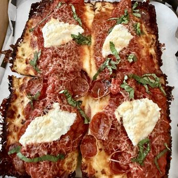D20 Pizza - Detroiter, half no pep - Pizza Near Me - Santa Cruz, California