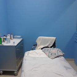 Deez Threading Salon - A different angle of the humble salon room.