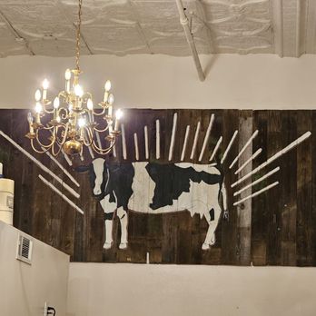à la minute - Decor on the back wall - Ice Cream & Frozen Yogurt Near Me - Redlands, California