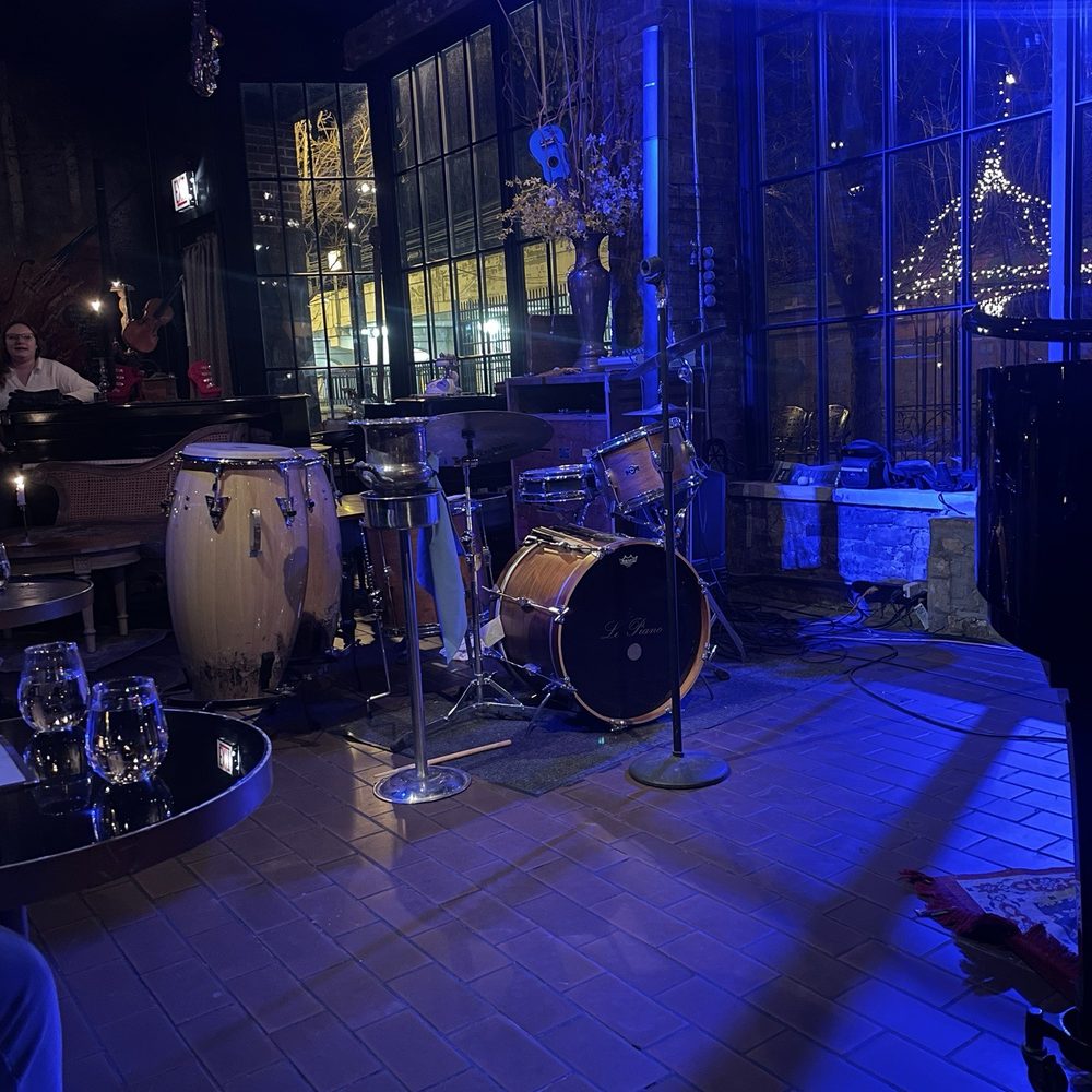 Le Piano - Performance area - Jazz & Blues Near Me - Chicago, Illinois Le Piano - Performance area - Jazz & Blues Near Me - Chicago, Illinois
