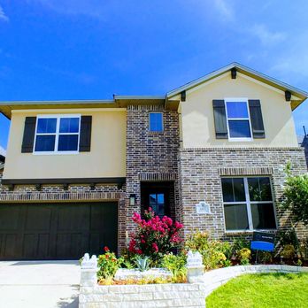 Alexis Home Painting - Two tone colors - Painters Near Me - Garland, Texas Alexis Home Painting - Two tone colors - Painters Near Me - Garland, Texas