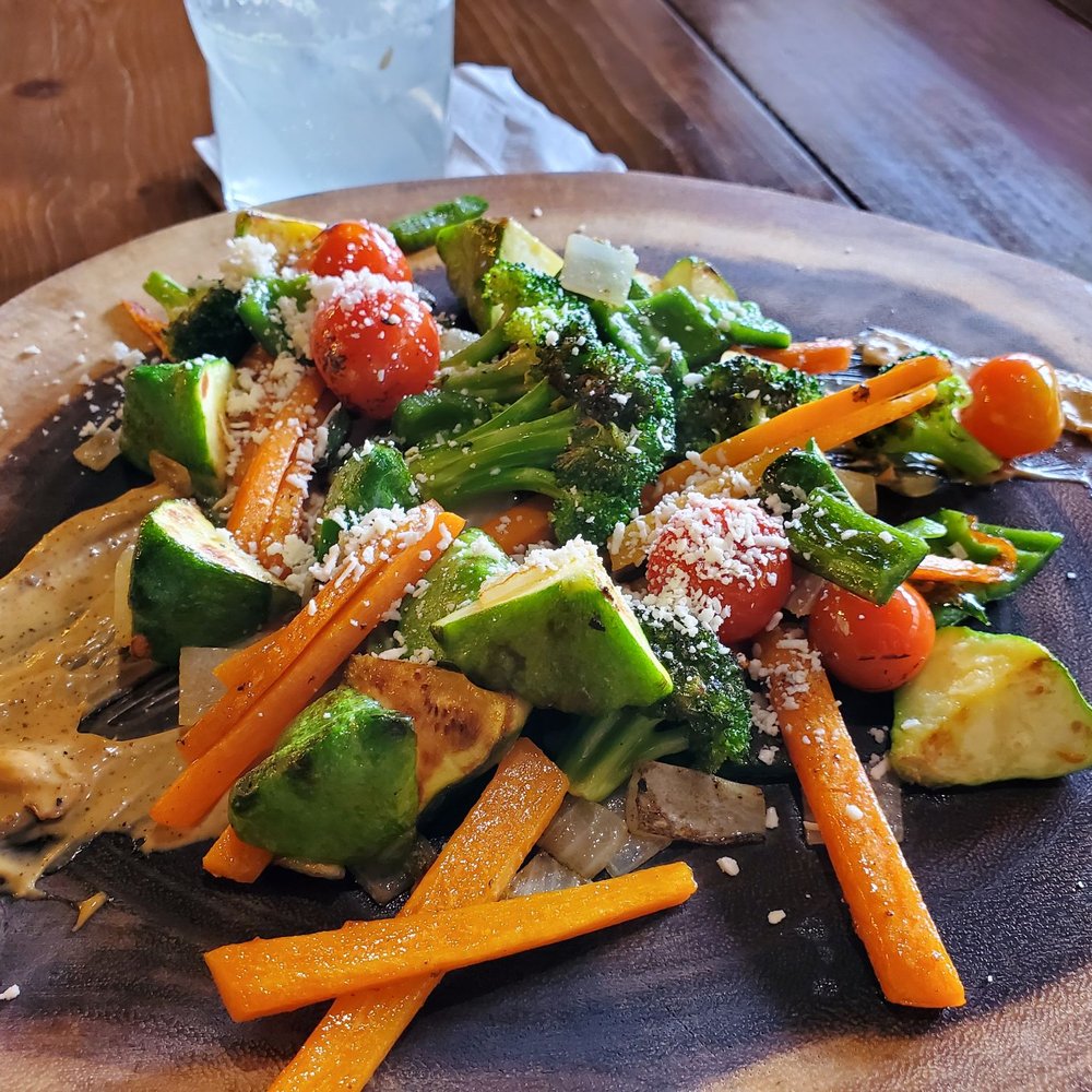 Cuatro Etnias - Grilled salad - American Near Me - Tijuana, BCN