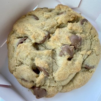 Crumbl - Roseville - 04.30.22 Milk Chocolate Chip - Bakeries Near Me - Roseville, California Crumbl - Roseville - 04.30.22 Milk Chocolate Chip - Bakeries Near Me - Roseville, California