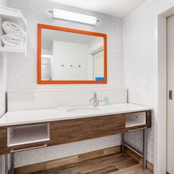 Hampton Inn by Hilton Bedford - Guest room