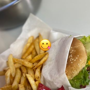 Juarez Phillys - Burger - Food Trucks Near Me - Ridgeland, Mississippi