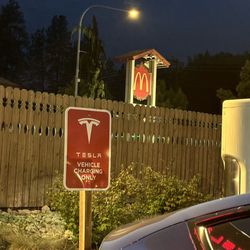 Tesla Supercharger - Leavenworth, WA