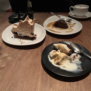 Buckeye Roadhouse - Sticky Toffee Cake S'more Pie - American Near Me - Mill Valley, California Buckeye Roadhouse - Sticky Toffee Cake S'more Pie - American Near Me - Mill Valley, California