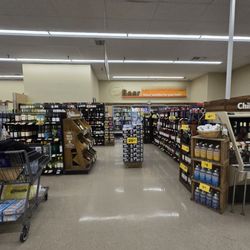 Food Lion - Big wine section