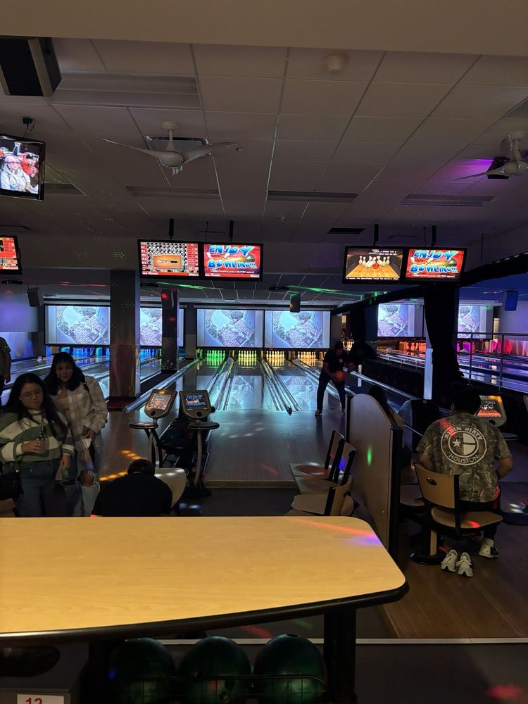 Social spots from UH Student Center Games Room