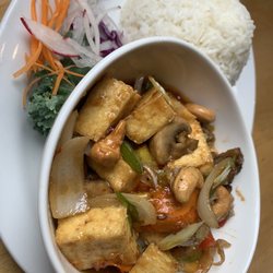 Thai Cosmic Kitchen - Vegan Cashew Tofu dish