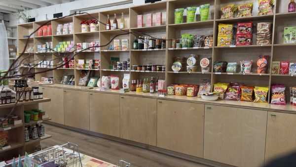 Winnie Superette by null