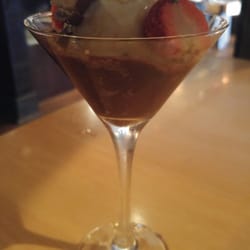Outback Steakhouse - Sobremesa nova. Bolo quente, calda de chocolate, sorvete de creme e a lajotinha da Kopenhagen.
