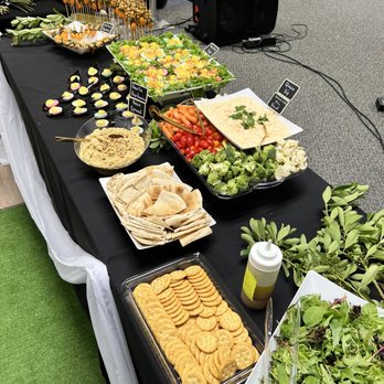 Fine Dine Catering - Salad, crackers, pita bread, fresh vegetables - Caterers Near Me
