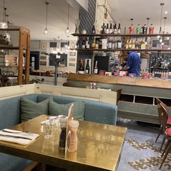 Chez Felix - Cute interior