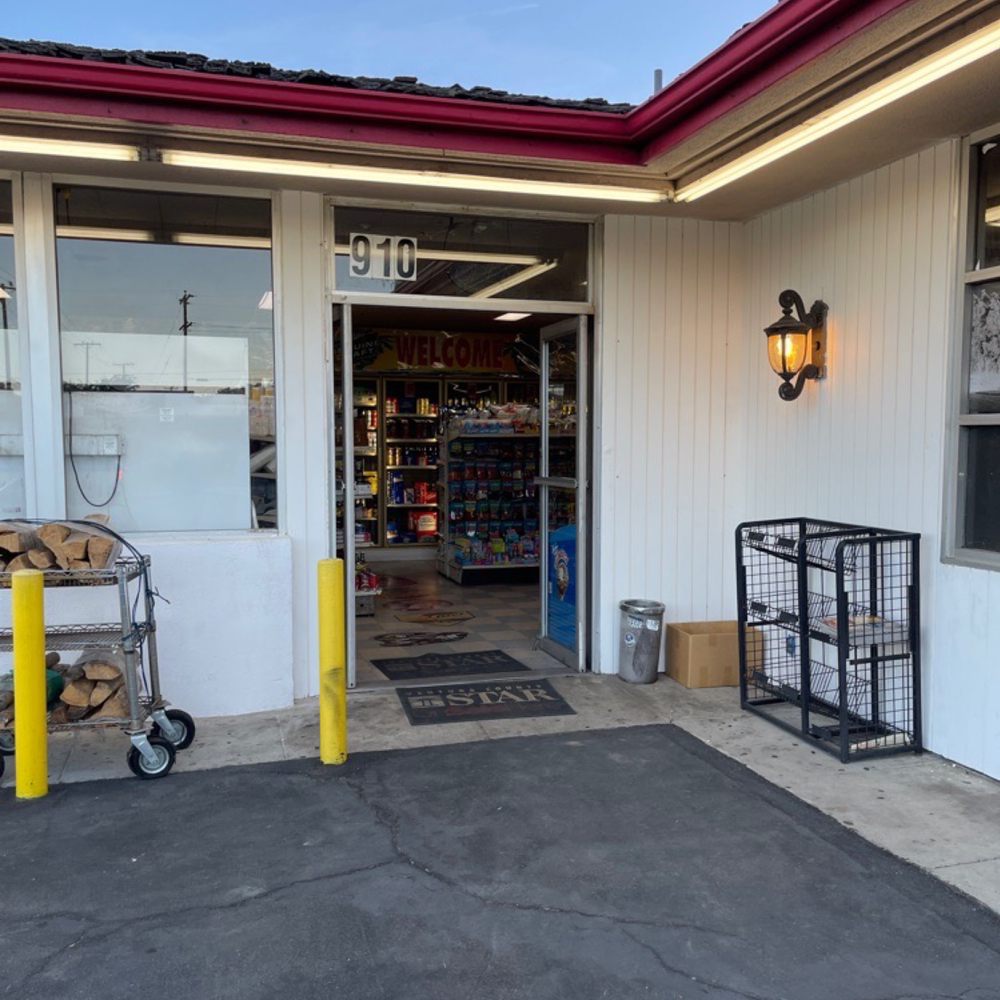 OAK VIEW LIQUOR Updated October 2024 11 Photos 910 Ventura Ave