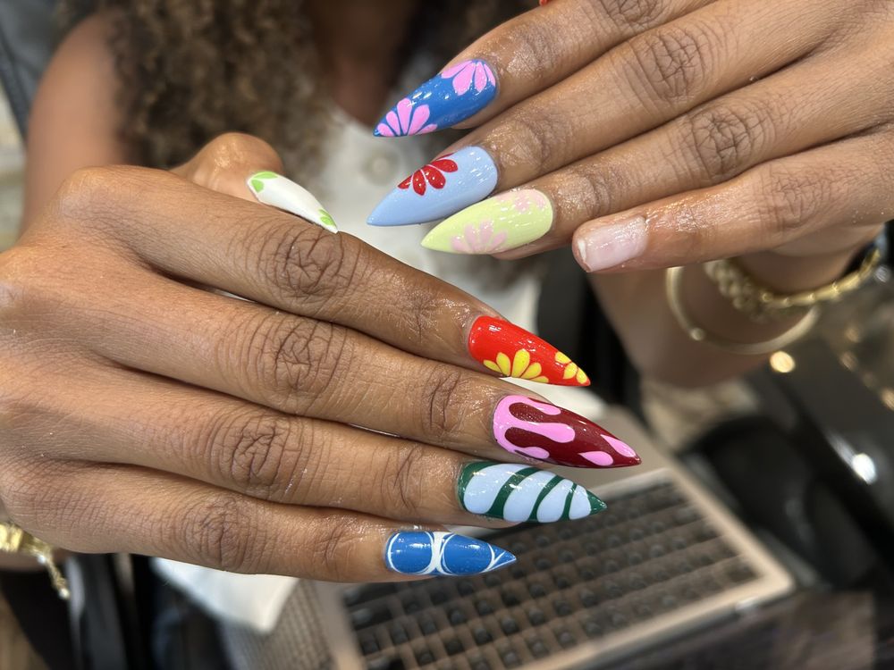 Nails By Hon Studio Logo