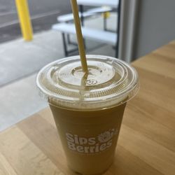 Sips & Berries - Peach for the Stars Smoothie