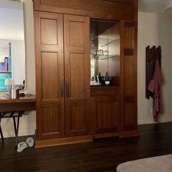 Sophy Hyde Park - Armoire with bar - Hotels Near Me - Chicago, Illinois