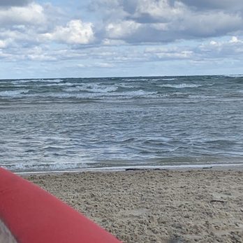 Wasaga Beach - 10 km/hr winds from the West make Wasaga beach a large wave pool. - Beaches Near Me