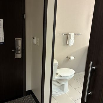 Hampton Inn San Jose Cherry Ave - Le toilet...weird place to put right inside the door - Hotels Near Me - San Jose, California Hampton Inn San Jose Cherry Ave - Le toilet...weird place to put right inside the door - Hotels Near Me - San Jose, California