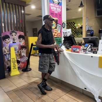 McDonald's - 10/17/2025 A veteran waiting to pay, with cash in hand. No one wanted his cash either.. UNTIL I YELLED! Look at the camera McD's - Fast Food Near Me - Honolulu, Hawaii McDonald's - 10/17/2025 A veteran waiting to pay, with cash in hand. No one wanted his cash either.. UNTIL I YELLED! Look at the camera McD's - Fast Food Near Me - Honolulu, Hawaii