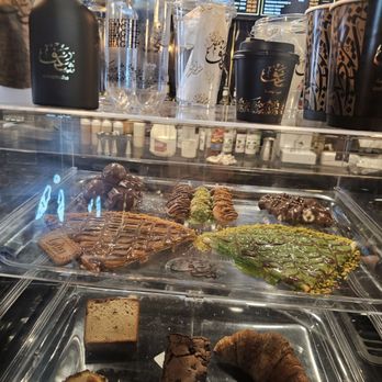 Shaghf Cafe - Cup sizes and food display - Coffee & Tea Near Me - Tempe, Arizona