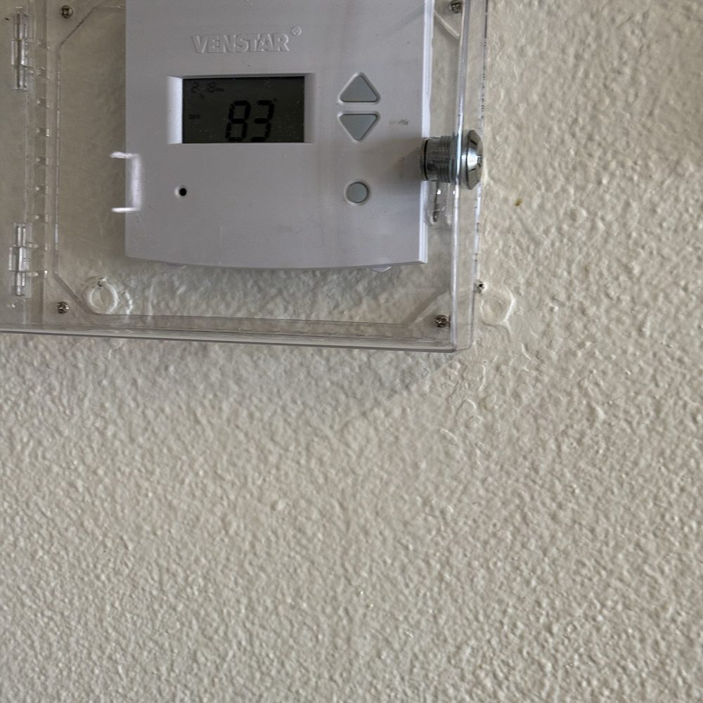 LOCKED THERMOSTAT! NOT ON LOCKED THERMOSTAT! NOT ON