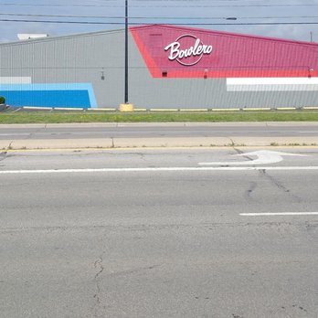Bowlero Sawmill - Bowling Near Me - Columbus, Ohio