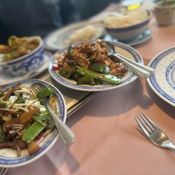 Hong Kong Restaurang - Cashew chicken and a side of green veggies