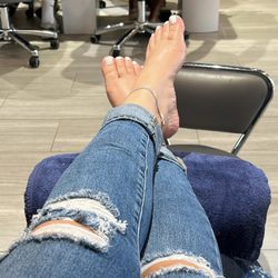 Briller Nails Lounge - Pedicure with white gel