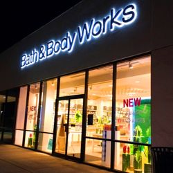Bath & Body Works - Bath & Body Works, Marple Crossroads Springfield -- Storefront