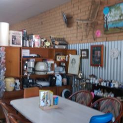 Wallaroo Treasures & Treats Cafe - Inside