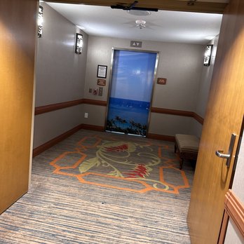Hale Koa Hotel - Separate elevator for swimming pool - Hotels Near Me - Honolulu, Hawaii Hale Koa Hotel - Separate elevator for swimming pool - Hotels Near Me - Honolulu, Hawaii