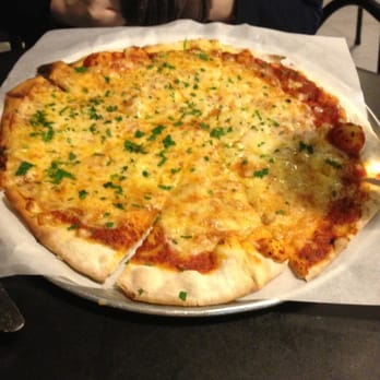 The Red Grape - Cheese pizza - Pizza Near Me - Sonoma, California The Red Grape - Cheese pizza - Pizza Near Me - Sonoma, California