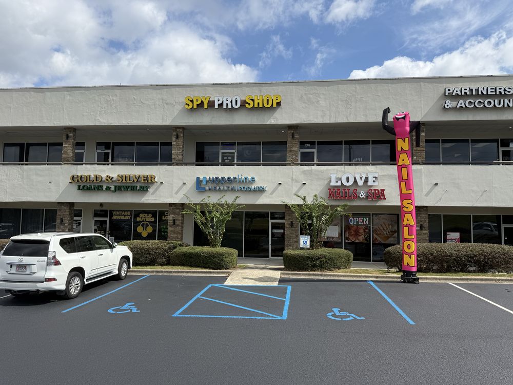 Love Nails and Spa Logo