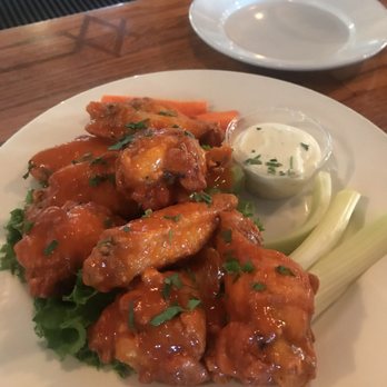 Murphy's Pub - Wings are super good! ~ IG: @seattle.food.diva - Irish Near Me - Seattle, Washington