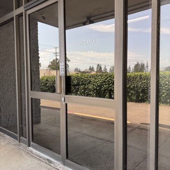 Integrity Eye - Entrance on the driveway side of the building. - Ophthalmologists Near Me - Escondido, California