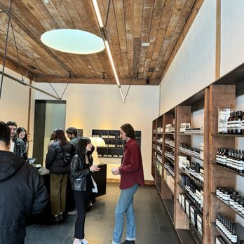 Aesop Silver Lake - Cosmetics & Beauty Supply Near Me - Los Angeles, California Aesop Silver Lake - Cosmetics & Beauty Supply Near Me - Los Angeles, California