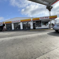 Kim's Shell Service - Front entrance of the car wash, service center and snack shop