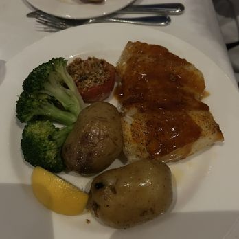 Skylon Tower - Sea bass - Canadian (New) Near Me - Niagara Falls, Ontario