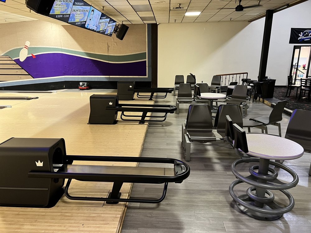 OAK TREE LANES BOWLING AND SPORTS BAR Updated October 2024 110