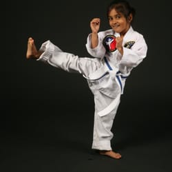 Castle Hills Taekwondo America - Awesome side kick!