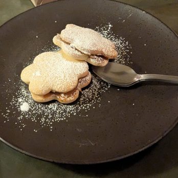 Quechua Peruvian - Shortbread cookie sandwiches with some sort id caramel filling - Peruvian Near Me - Watervliet, New York