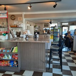 206 Corner Deli - Inside