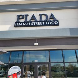 Piada Italian Street Food - Outside with patio