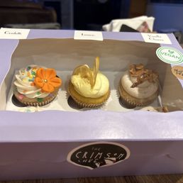 6 vegan cupcakes (shown the top 3) 6 vegan cupcakes (shown the top 3)