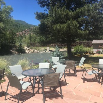 Crystal River Villas - Riverfront patio and BBQ area - Vacation Rentals Near Me - Redstone, Colorado