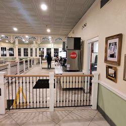 Victoria's Pizza - Dinning room
