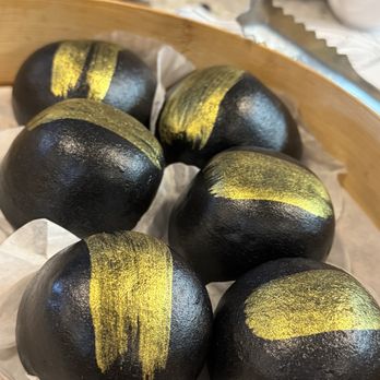 Supreme Dumplings Katy - Onyx Lava Custard Bun with Gold Flakes 10/5.... BEST THING - Shanghainese Near Me - Katy, Texas Supreme Dumplings Katy - Onyx Lava Custard Bun with Gold Flakes 10/5.... BEST THING - Shanghainese Near Me - Katy, Texas